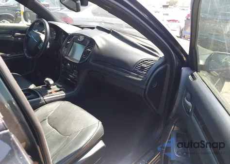 2013 Chrysler 300C John Varvatos Limited Edition из США, поврежденный, VIN 2C3CCADG2DH727695